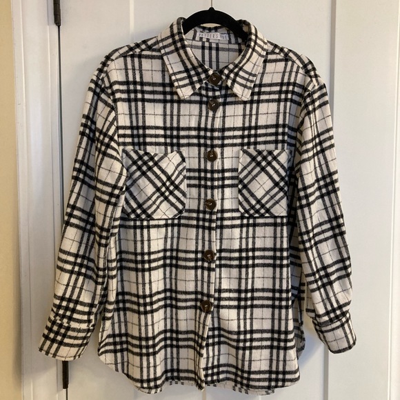Potter’s Pot Plaid Oversized Shacket - Picture 4 of 10